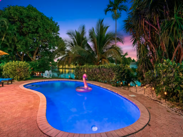 Luxurious Fort Lauderdale River Access with Heated Pool & Kayaks